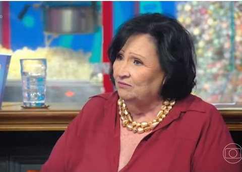 Dona Déa esculacha Yasmin, mas web aponta corte no Domingão: 'cadê o livro?'