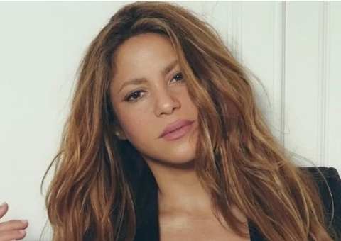 Shakira desmente boatos de que descobriu traição de Piqué por pote de geleia