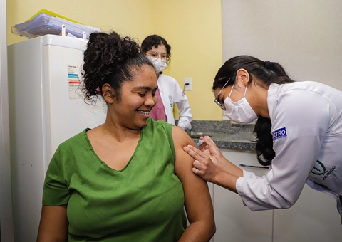 Vacinação contra dengue para pessoas de 4 a 59 anos é encerrada após fim do estoque em Manaus