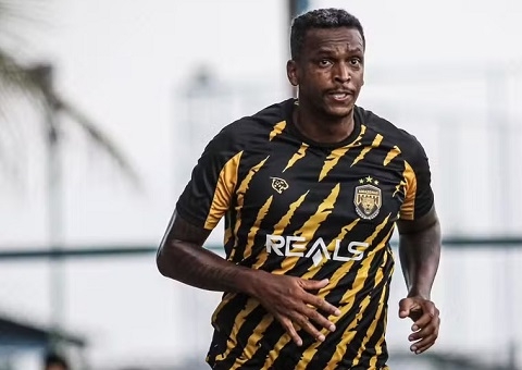 Jô, do Amazonas FC, nega prisão por dívida de pensão: 'correção de ajuste'