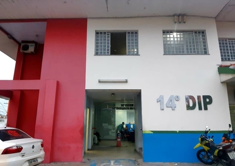 Dupla é presa com drogas e câmera para monitorar chegada de viaturas em Manaus