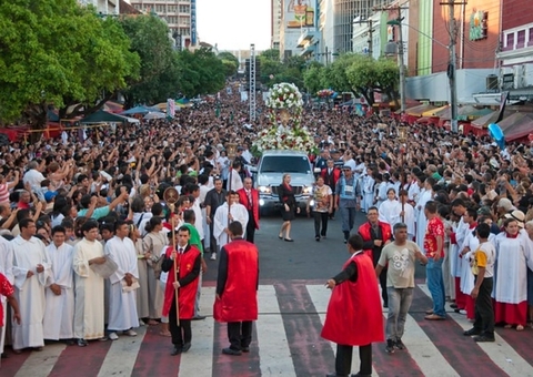 Igreja Católica celebra Corpus Christi com missa e procissão em Manaus