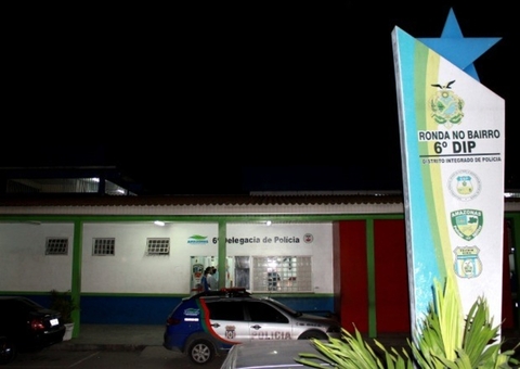 Criminoso invade ônibus, rouba passageiros e dá coronhadas em motorista em Manaus