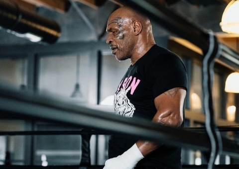 Mike Tyson sofre emergência médica durante voo para Los Angeles, diz jornal