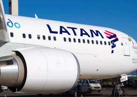 Passageiro cai de escada em desembarque da Latam no aeroporto de Congonhas