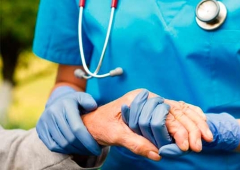 Congresso promulga piso salarial dos profissionais de enfermagem