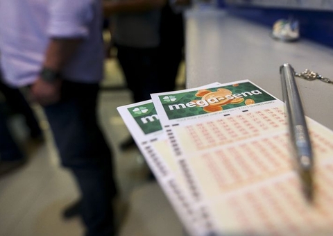 Mega-Sena acumula e 9 apostas do Amazonas acertam quadra