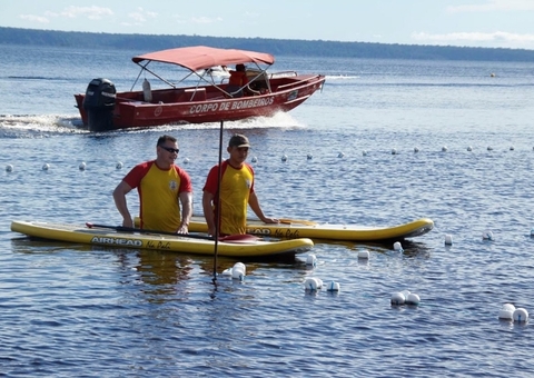 Bombeiros procuram homem que despareceu após acidente com jet ski em Manaus