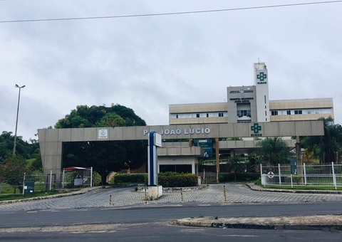 Jovem colide moto em traseira de caminhão e morre em hospital de Manaus