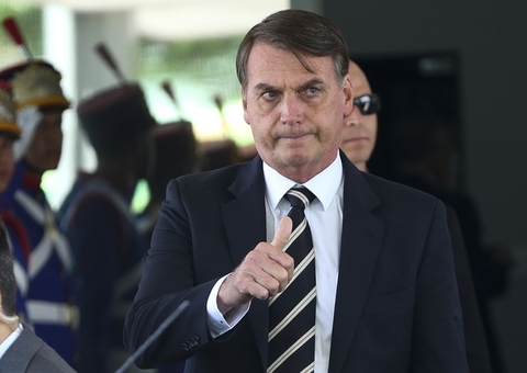 Bolsonaro assina MP que limita remoção de conteúdos da internet na véspera de manifestações