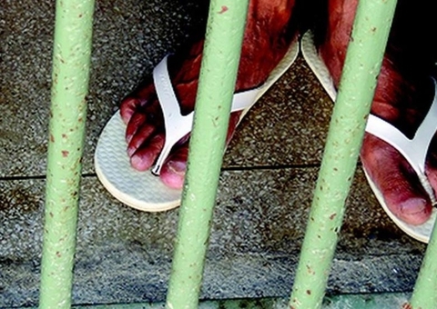 Detentos fazem 'batidão' em cela de delegacia no Amazonas