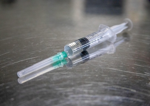 Acusada por falsa vacinação, técnica de enfermagem vira ré