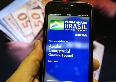 2,3 milhões de brasileiros receberão SMS para devolver auxílio indevido