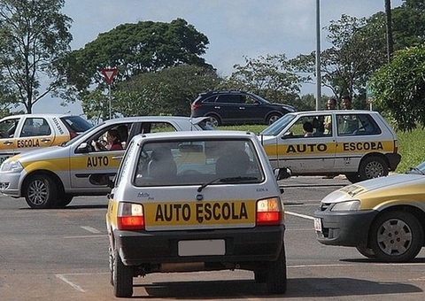 Projeto na Aleam visa isentar IPVA e ICMS para veículos de autoescolas