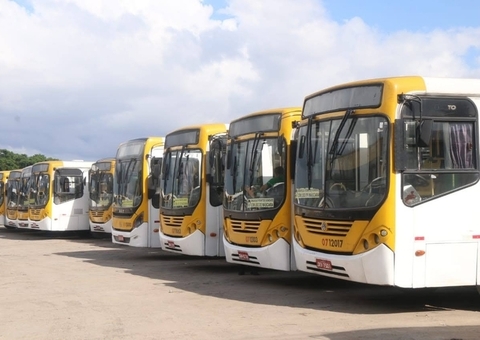 Ônibus começam a circular normalmente em Manaus