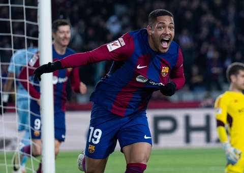 Barcelona decide colocar Vitor Roque no mercado, diz jornal