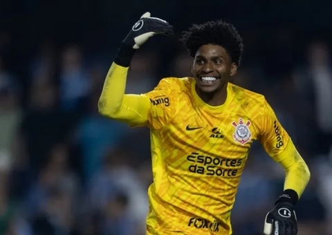 Hugo Souza atrai clubes de fora, mas Corinthians tem Copa como trunfo