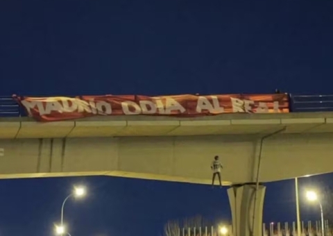 Autores de boneco enforcado de Vini Jr. são condenados à prisão suspensa