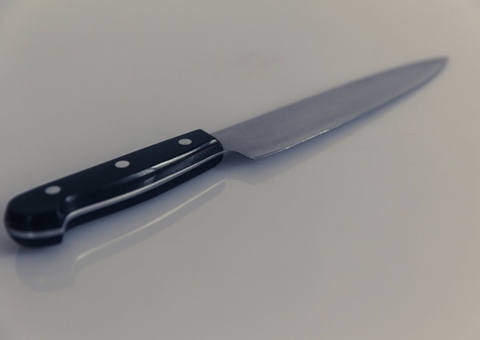 Com facas, adolescente é detido após tentar assaltar taxista em Manaus