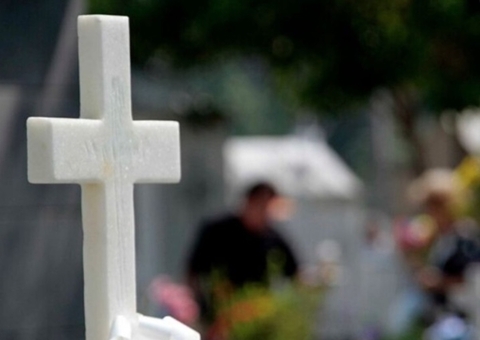 Mulher é espancada e amarrada em cruz durante ritual religioso