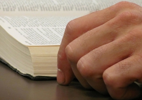 Homem usa 'a palavra de Deus' para atrair moradores e depois tenta matá-los