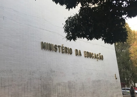 Após bloqueios, MEC diz que não há verba para pagar 14 mil médicos residentes