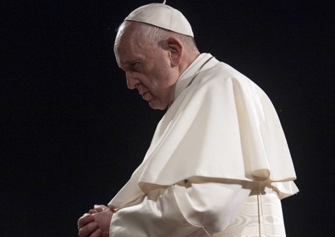 Com infecção respiratória, Papa Francisco é internado em hospital