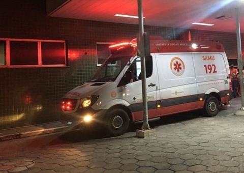 Mulher leva tiro no pé por criminosos em motocicleta em Manaus 