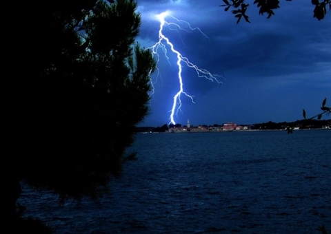 Agricultor sobrevive a raio em Itacoatiara mas sofre perda auditiva