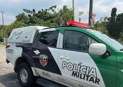 Adolescente rouba carro de app, bate veículo e é agredido por populares em Manaus