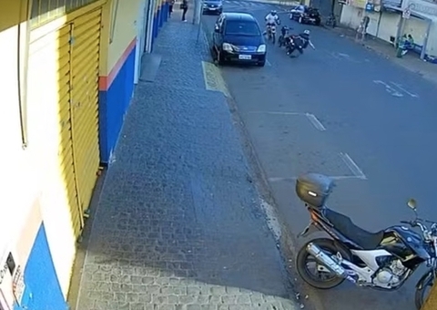 Homem que jogou moto contra irmão é proibido por lei de se aproximar da mãe após agressões
