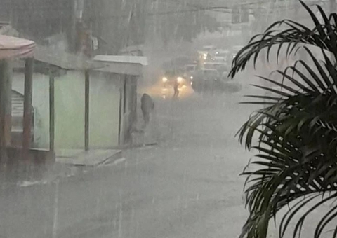 Chuvas provocam riscos de desabamento nas zonas Leste e Centro-Sul de Manaus