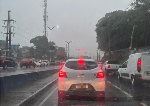 Oito ocorrências são registradas neste domingo durante chuva em Manaus