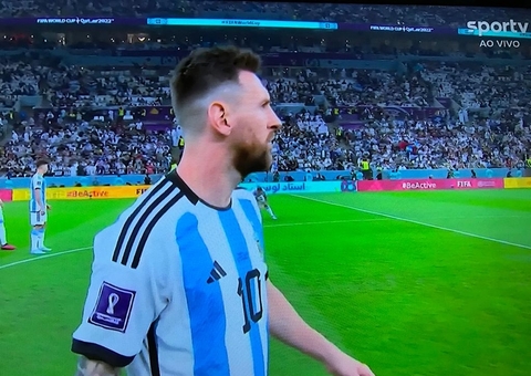 Messi é convidado a eternizar os pés na calçada da fama do Maracanã