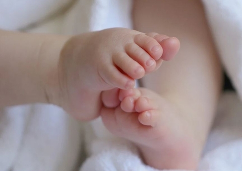 Pastor é preso após deixar filha de 2 meses cega e paraplégica após espancamento