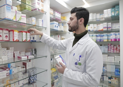 Justiça suspende resolução que autoriza farmacêuticos a prescrever medicamentos