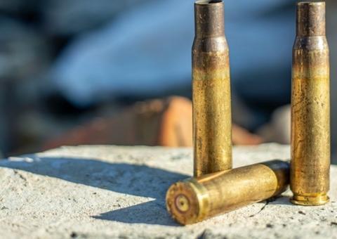 Menino de 12 anos é baleado dentro de escola durante operação no Rio