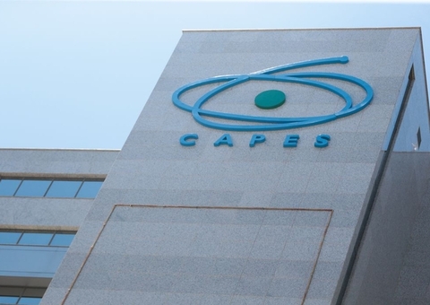 Capes deposita dinheiro de bolsistas