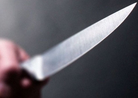 Ex-médico condenado por abusar de ginastas é esfaqueado na prisão