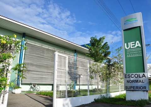 UEA abre processo seletivo para contratação de professor temporário; confira