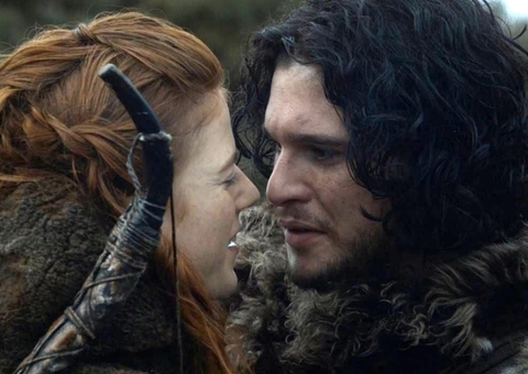 Nasceu! Kit Harington e Rose Leslie são flagrados passeando com filho
