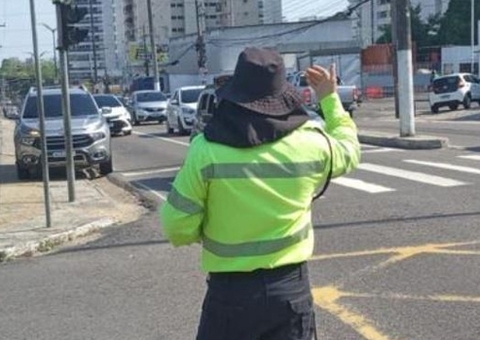 Obras para reparo de pavimento interdita rua de Manaus