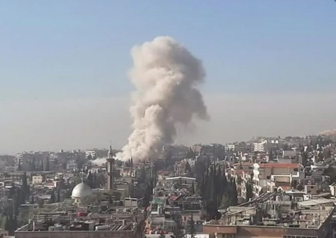 Israel bombardeia Beirute e diz que matou comandante do Hezbollah