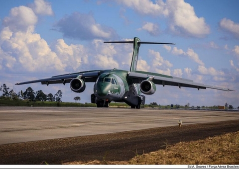 Avião da FAB parte na segunda para resgatar brasileiros na Polônia