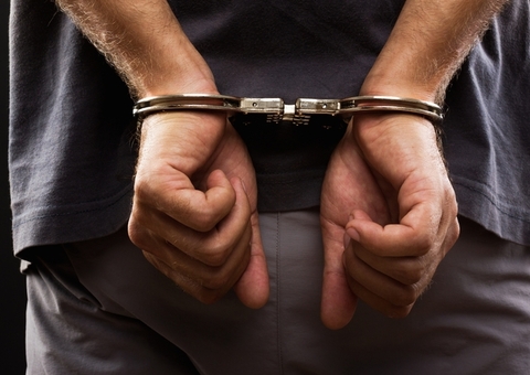 Homem caminha por dias para encontrar delegacia e confessar que matou 3 pessoas