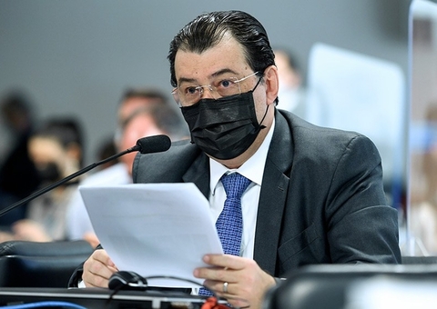 Eduardo Braga pode mudar de cor segundo parecer do Ministério Público