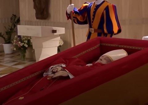 Moedas no caixão e mais: Vaticano revela rituais do funeral do Papa