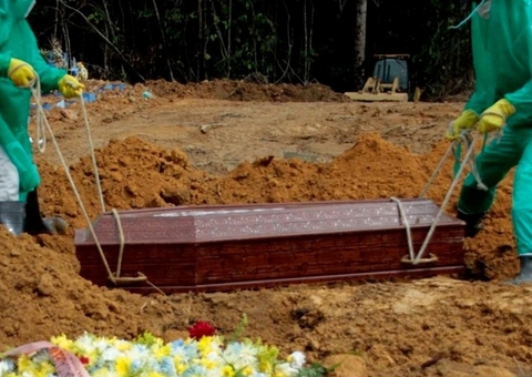 Manaus fez 115 sepultamentos nesta quarta; 61 de vítimas do coronavírus