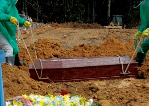 Sem atualização de 9 municípios, Amazonas registra 50 mortes por Covid