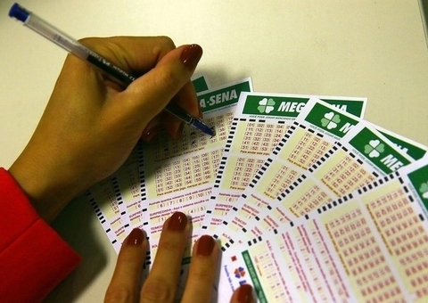 Mega-Sena acumula e prêmio vai a R$ 190 milhões 